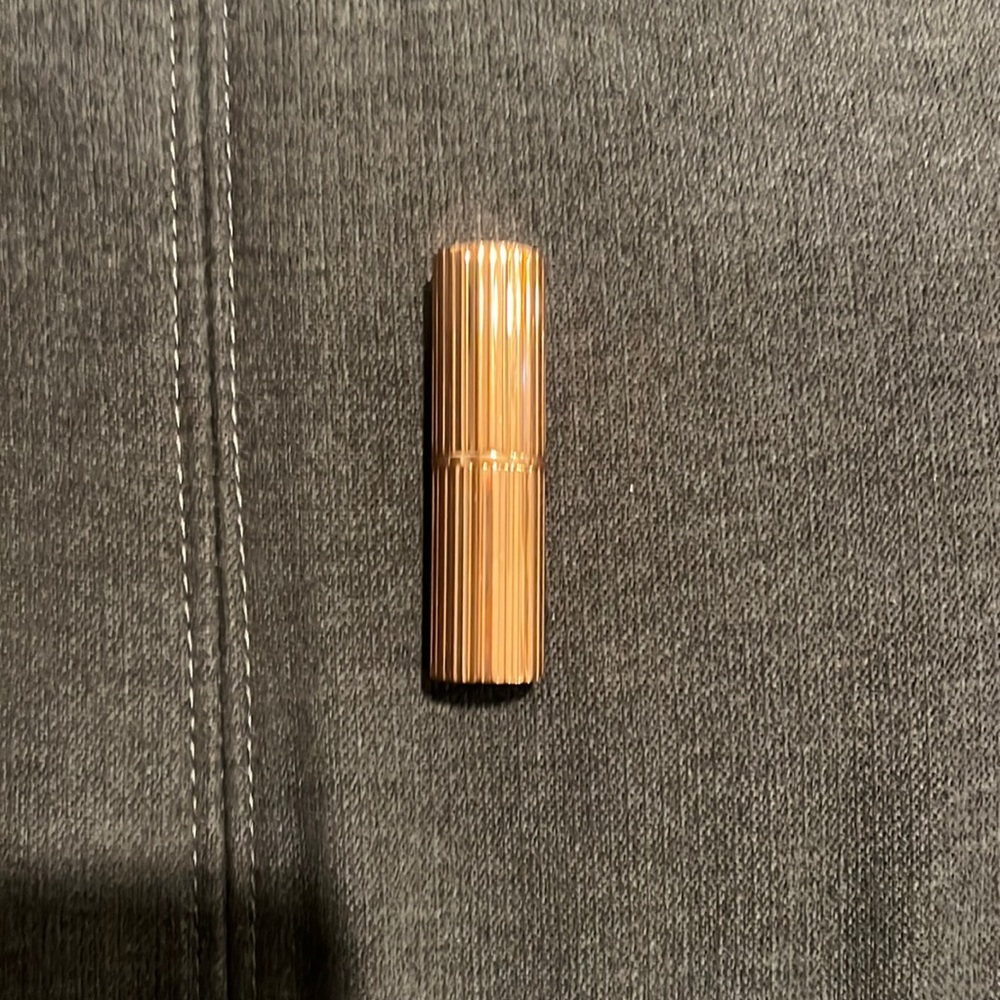charlotte tilbury matte revolution pillow talk medium